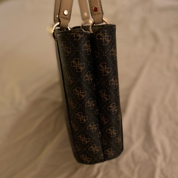 Guess Handbag NWOT Released 2024 - Picture 14 of 15